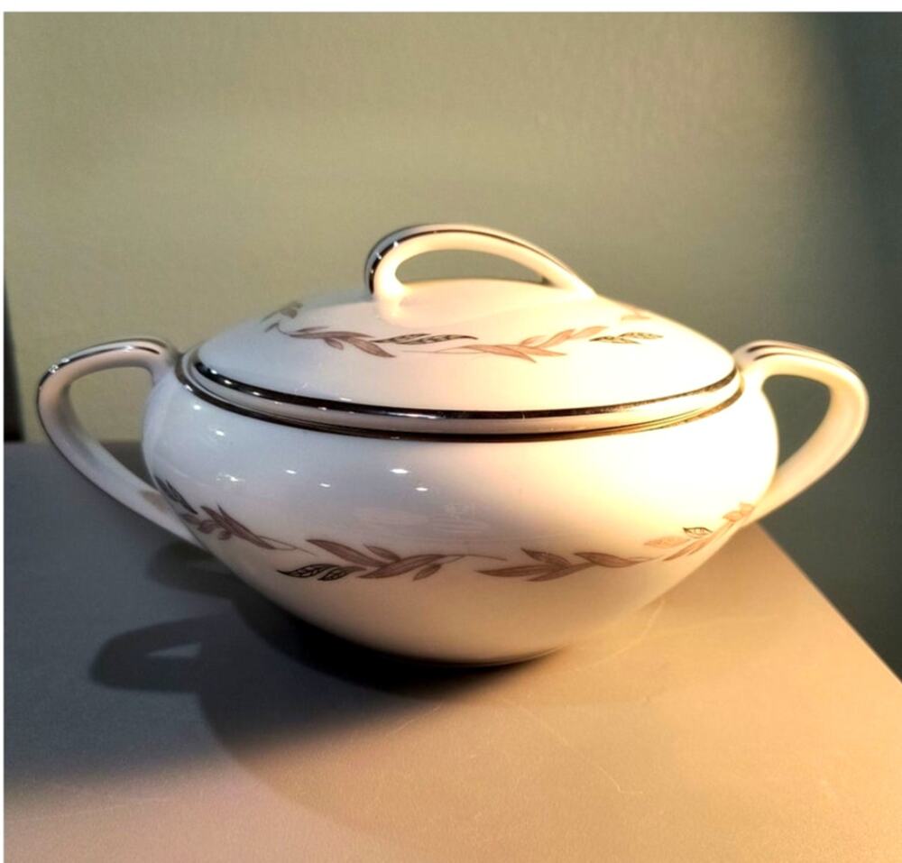 798. Noritake China Sugar Bowl with Lid Platinum